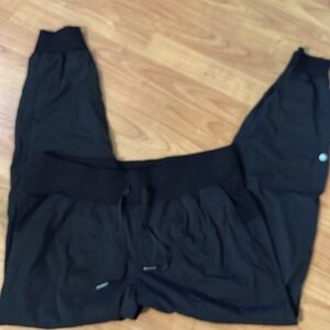 Barely worn size 10 Lululemon Unlined tapered at the bottom.